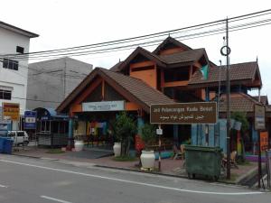 a building on the side of a street at KUALA BESUT JETTY BUDGET HOTEL AIN - In front of Kuala Besut Jetty in Kampung Kuala Besut