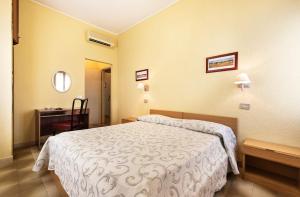 Postel nebo postele na pokoji v ubytování Hotel Aurelia