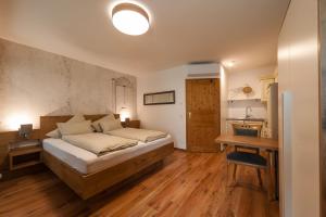 Ein Bett oder Betten in einem Zimmer der Unterkunft Arkadenhof Graf