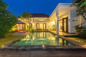Der Swimmingpool an oder in der Nähe von Villa Katara