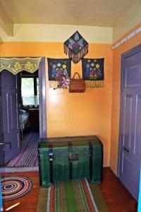 a room with a green trunk in a room with doors at Agroturystyka INKA in Hajnówka