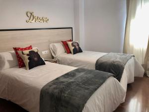 Postel nebo postele na pokoji v ubytování GATU PREMIUM Villa Aramburu, " Preferente mayores de 25 años y familias "
