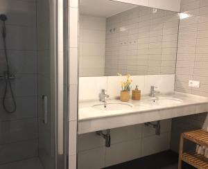 Koupelna v ubytování GATU PREMIUM Villa Aramburu, " Preferente mayores de 25 años y familias " + 22 fotografií