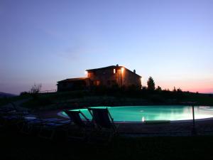 Bazén v ubytování Agriturismo Fattoria Di Corsano nebo v jeho okolí