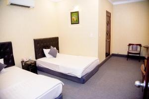 Rúm í herbergi á Ha Trinh Hotel