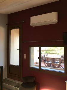 a living room with a door and a table and a table at La maussanaise in Maussane-les-Alpilles