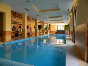 Bazén v ubytování Mandarin Wellness Apartman nebo v jeho okolí