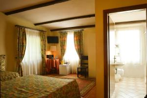 A bed or beds in a room at Agriturismo IL BORGHETTO