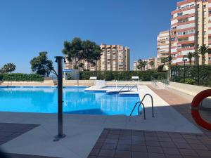 Bazén v ubytovaní Apartamento Turistico Peñalver Playa 316 alebo v jeho blízkosti