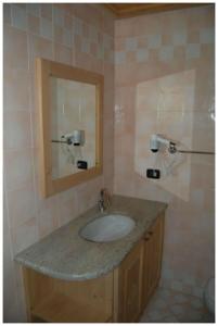 a bathroom with a sink and a mirror at Case Vacanze Gli Scoiattoli in Madesimo