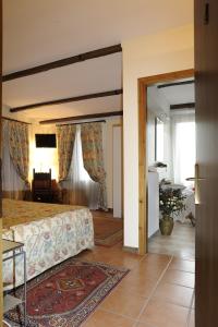 A seating area at Agriturismo IL BORGHETTO