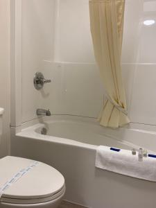 Koupelna v ubytování Westway Inn Motel
