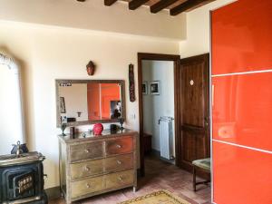 A kitchen or kitchenette at UMBRIA, "Casa Sagrantina" con PISCINA e pergolato