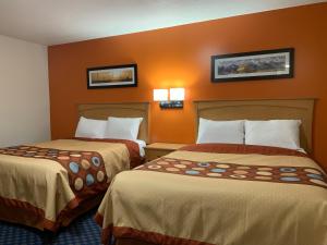 Postel nebo postele na pokoji v ubytování Westway Inn Motel