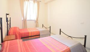 A bed or beds in a room at Case Vacanza Alega Mare