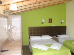 Postel nebo postele na pokoji v ubytování Makedonia Hotel