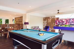Tavolo di biliardo di FOX Hotel Jimbaran Beach Bali
