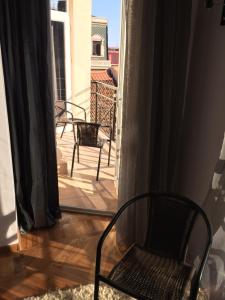 Cozy Guest House in Old Batumi的阳台或露台