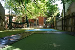 Gallery image of Huge stylish three bedroom apartment with pool in Melbourne