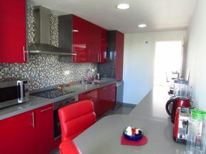 Kuchyňa alebo kuchynka v ubytovaní Torreon del Mar Penthouse Deluxe