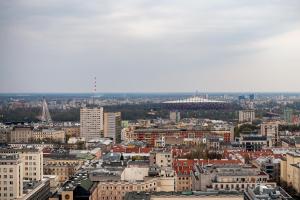 Widok na miasto Warszawa z tego apartamentu