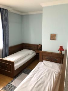 Postel nebo postele na pokoji v ubytování Hotel Pflieger