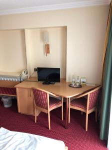 TV a/nebo společenská místnost v ubytování Hotel Pflieger