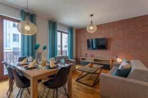 Televízia a/alebo spoločenská miestnosť v ubytovaní Ambria Apartments Platan Complex
