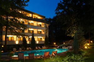 Bazén v ubytování Elmar Hotel nebo v jeho okolí + 37 fotografií