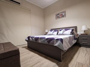 מיטה או מיטות בחדר ב-West House Apartments-Mar Mikhael