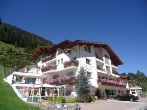 Nespecifikovaný výhled na hory nebo výhled na hory při pohledu z hotelu