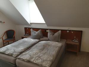 a bedroom with two beds and a window at Hotel Sonnenschein in Bad Liebenwerda