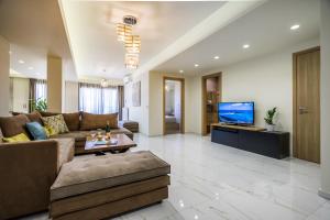 TV a/nebo společenská místnost v ubytování Lemar Luxury Apartments