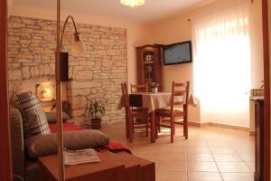 a living room with a table and a dining room at Apartment Milan Istra in Režanci