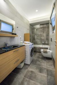 Koupelna v ubytování Lemar Luxury Apartments