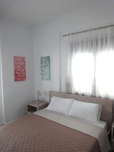 Ένα ή περισσότερα κρεβάτια σε δωμάτιο στο Nikogroup Mona Lisa