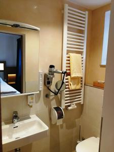 
Ein Badezimmer in der Unterkunft Land-gut-Hotel Gasthof Waldschänke
