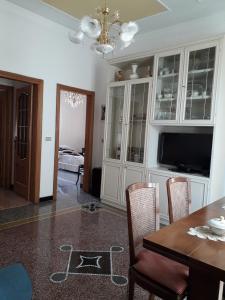 TV a/nebo společenská místnost v ubytování Riva Beach House