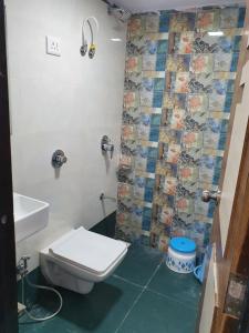 Bilik mandi di Hotel Apex