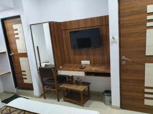 Televisyen dan/atau pusat hiburan di Hotel Apex