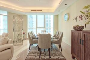 Gallery image of Luton Vacation Homes - The Marina Torch - Sea view - 64AB07 in Dubai