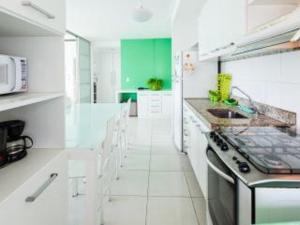Dapur atau dapur kecil di Excelente apartamento beira mar