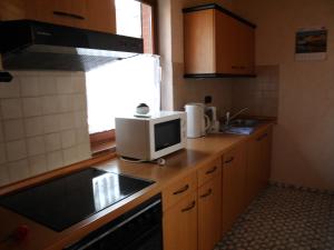 a kitchen with a counter top with a microwave at Haus Hopp - Bungalow in Dahme