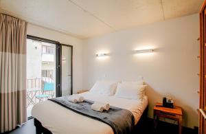 a bedroom with a bed with two teddy bears on it at Residence Kalliste in Ajaccio