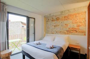 a bedroom with a bed with two towels on it at Residence Kalliste in Ajaccio
