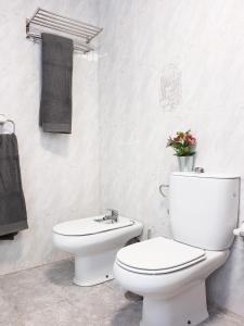 A bathroom at Casa Julia 2 gran piso vistas playa Las Teresitas 4 pax