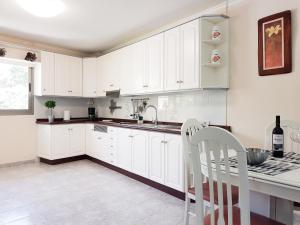 A kitchen or kitchenette at Casa Julia 2 gran piso vistas playa Las Teresitas 4 pax