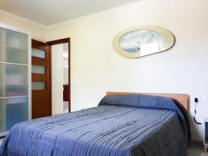 A bed or beds in a room at Casa Julia 2 gran piso vistas playa Las Teresitas 4 pax
