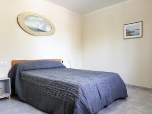 A bed or beds in a room at Casa Julia 2 gran piso vistas playa Las Teresitas 4 pax