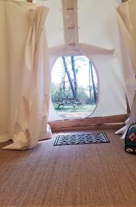 Les FargesMagnifique chalets en rondins avec ou sans spa et Tipis en plaine Nature Environnement ressourçant au calme vue imprenable Lascaux SPA non disponible juillet et aout的相册照片